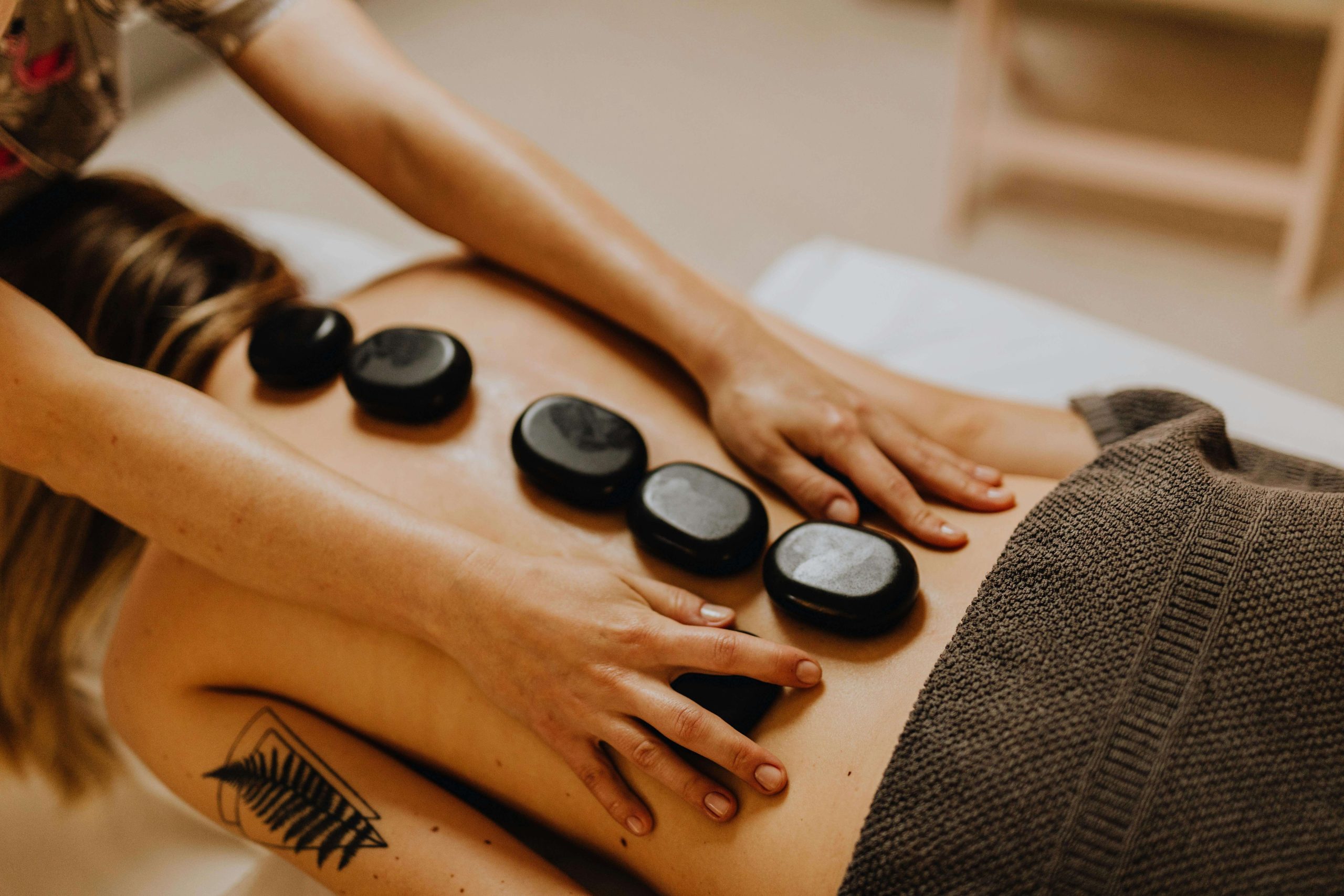 massaggio con Hot stone